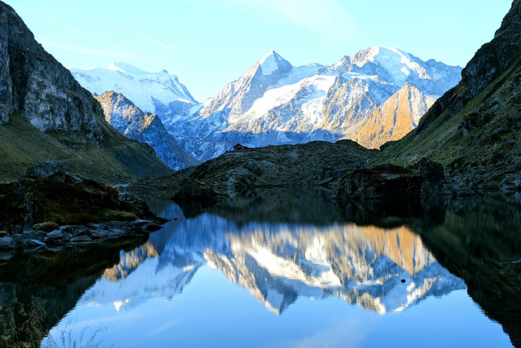 hiking-haute-route-louvie-lake-reflection