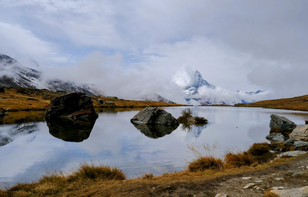 hiking-haute-route-matterhorn-five-lake-trail