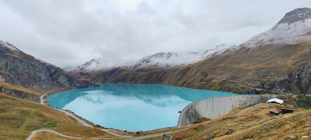 hiking-haute-route-moiry-lake-1