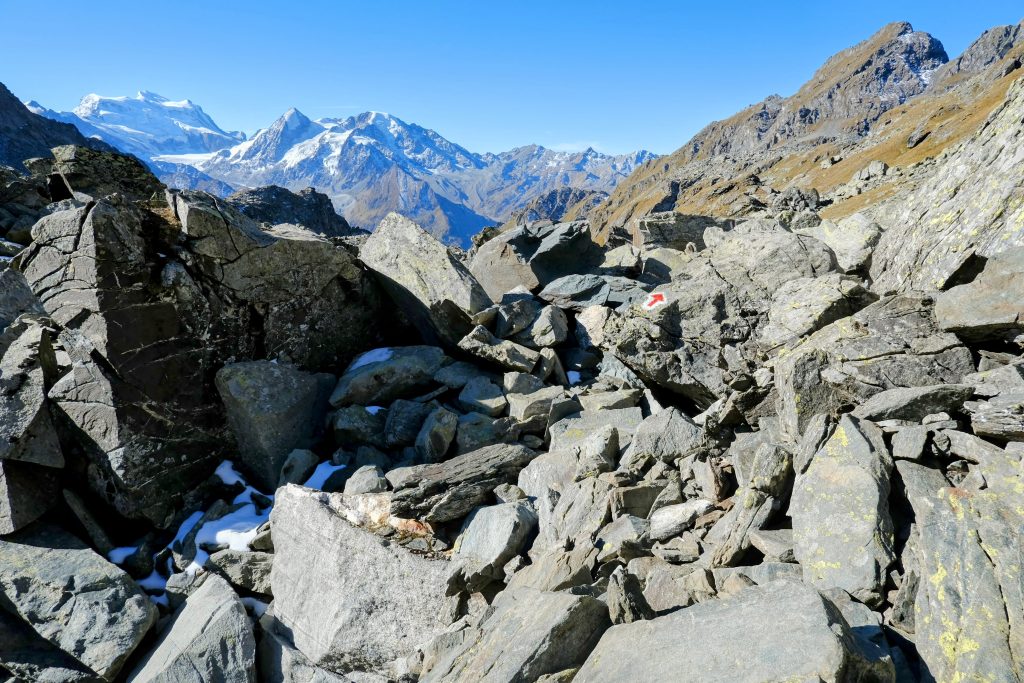 hiking-haute-route-rock-hopping