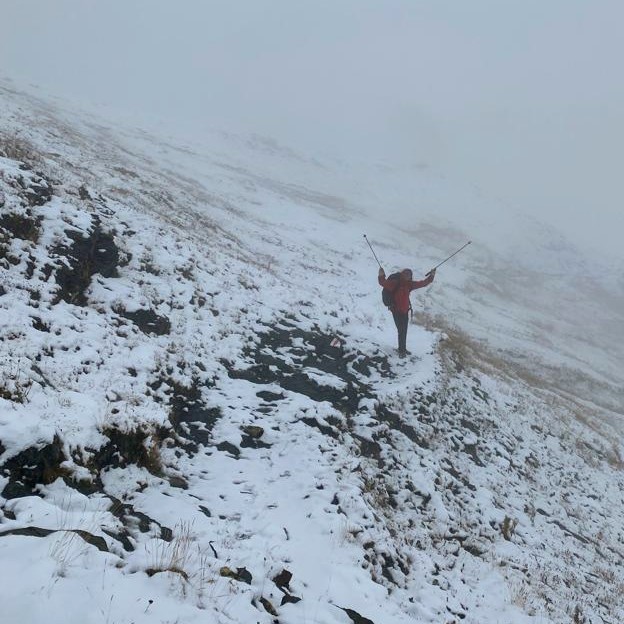 hiking-haute-route-snow