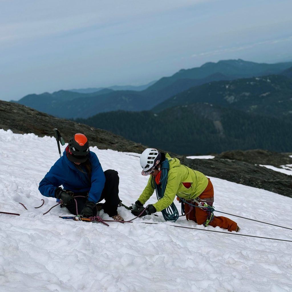 Mt_Baker_Mountaineering_Course_cravasse_rescue