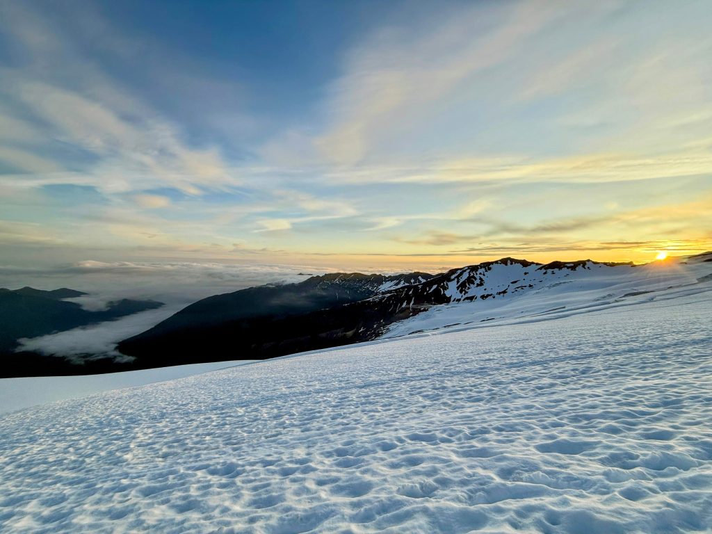 Mt_Baker_Mountaineering_Course_sunrise