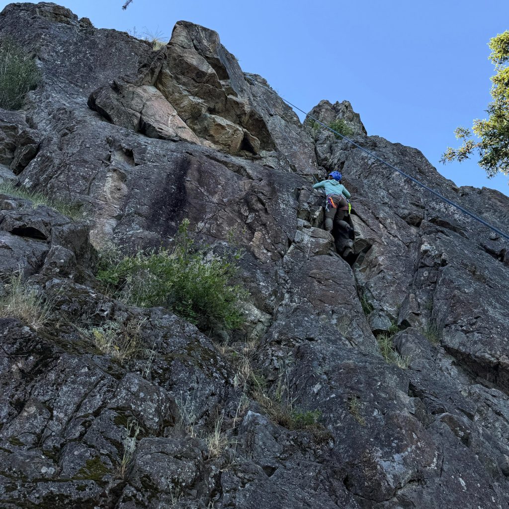 Mt_Baker_Mountaineering_Course_Mt_Erie_climbing